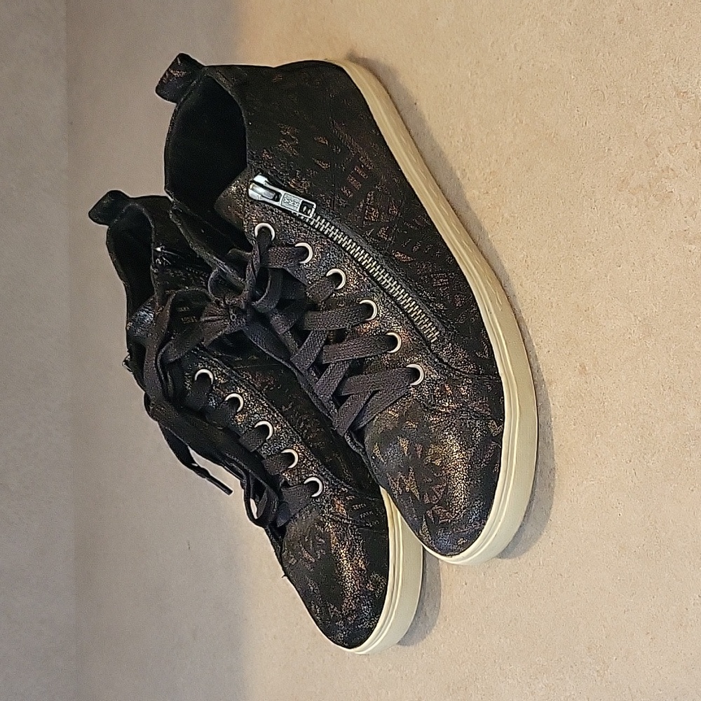 Ladies Rockport high top sneakers size 9
